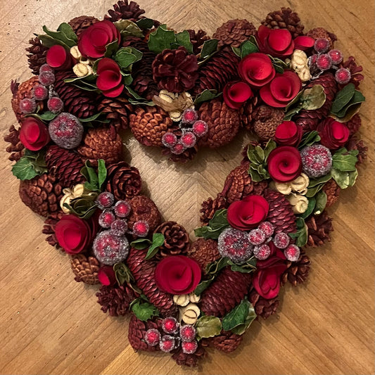 THE HEART FESTIVE WREATH